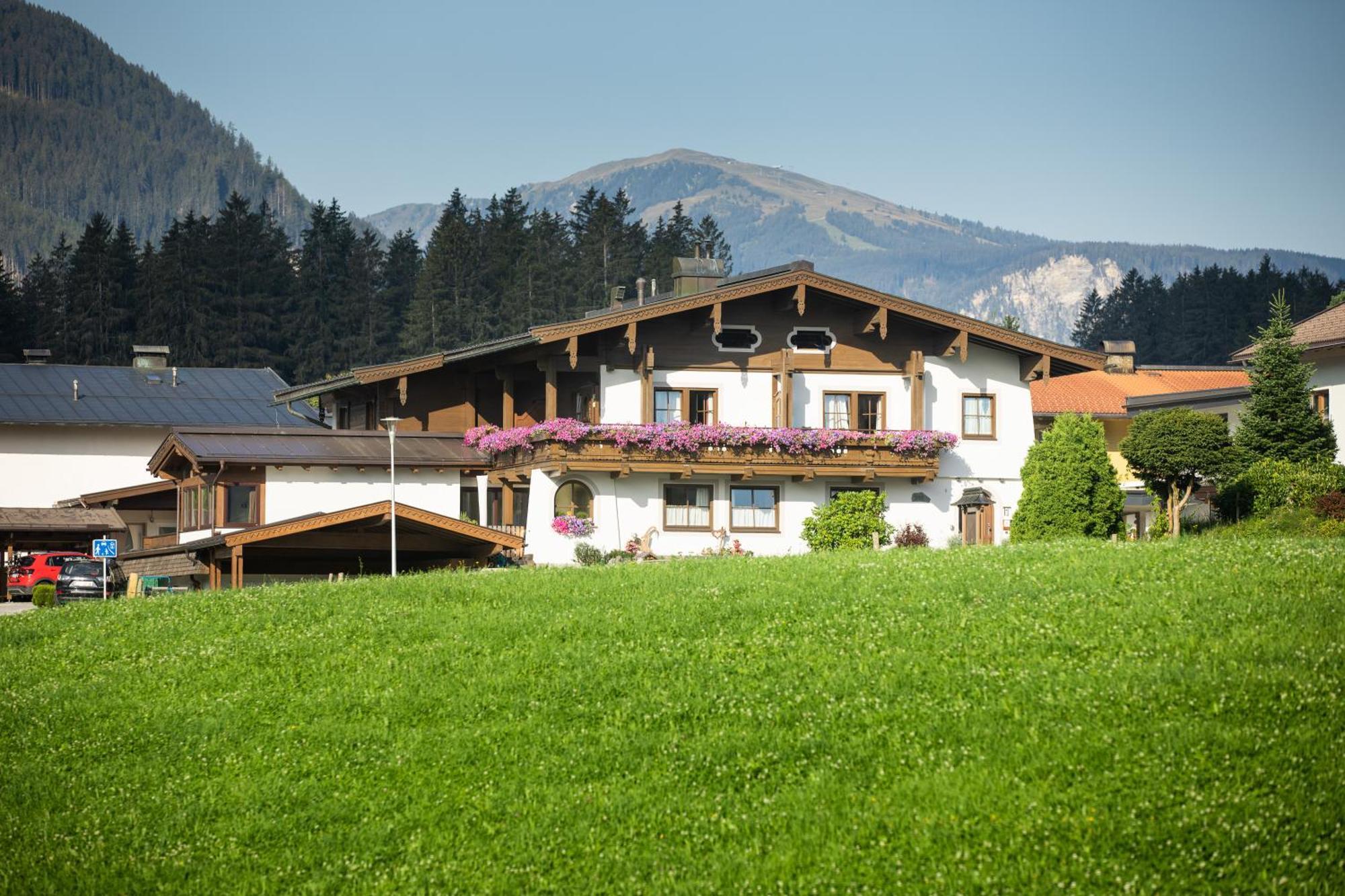 Gaestehaus Stotter Neukirchen am Grossvenediger Exterior photo